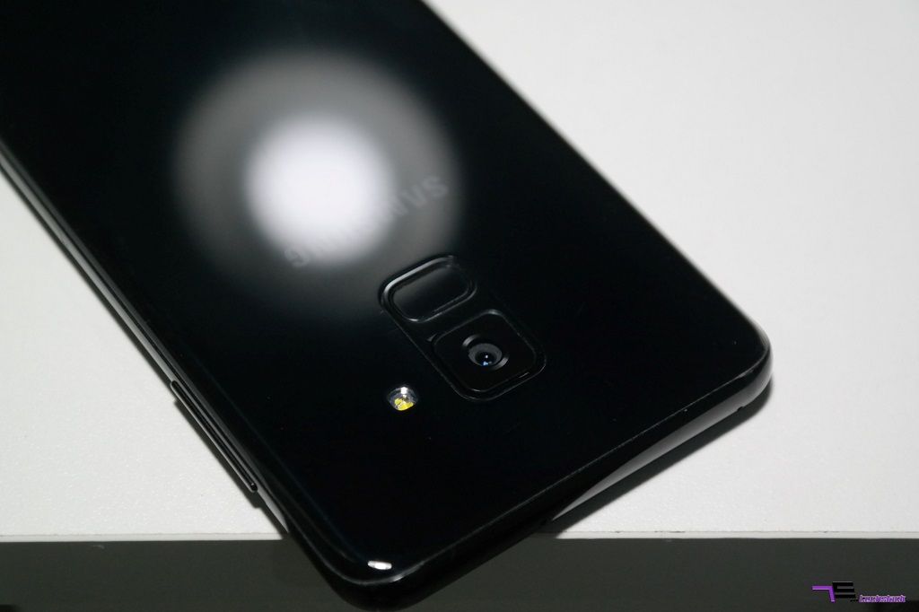 Samsung Galaxy A8(2018) Review – The mid-ranger that you can choose to swim with